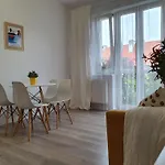 Urocze Mieszkanie Przy Skwerku